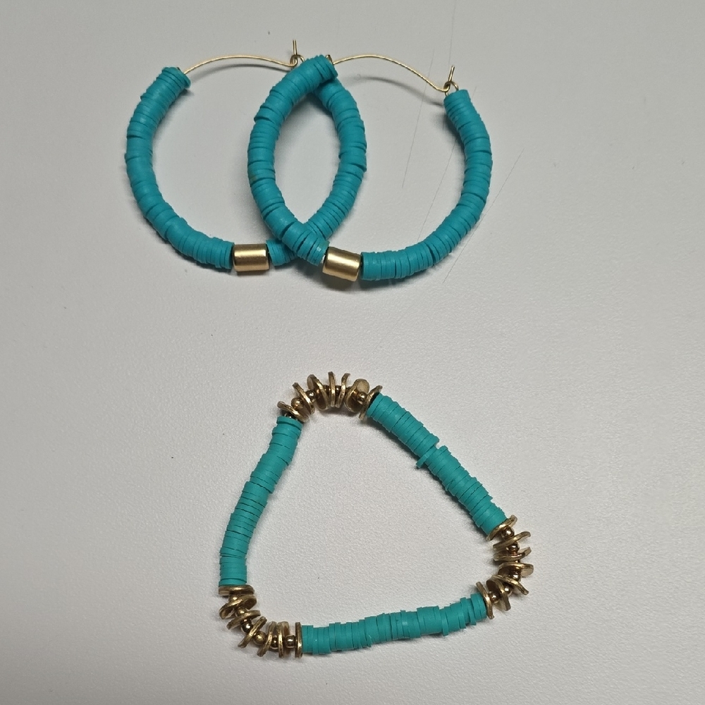 Chic Turquoise and Gold Earrings Set